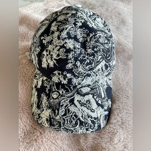Dior baseball hat never worn